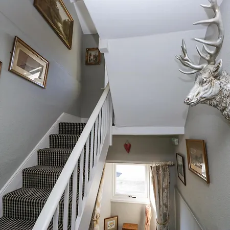 Raise View House * Ambleside