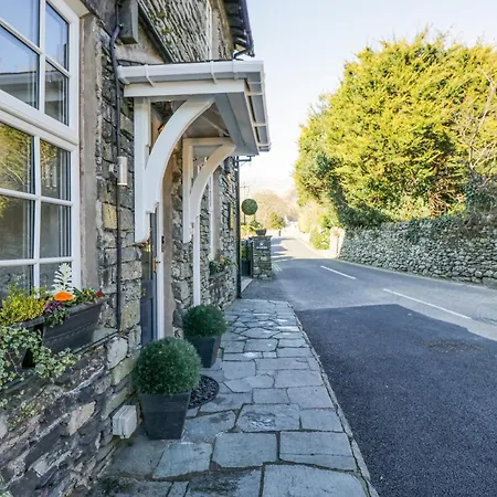 Raise View House * Ambleside